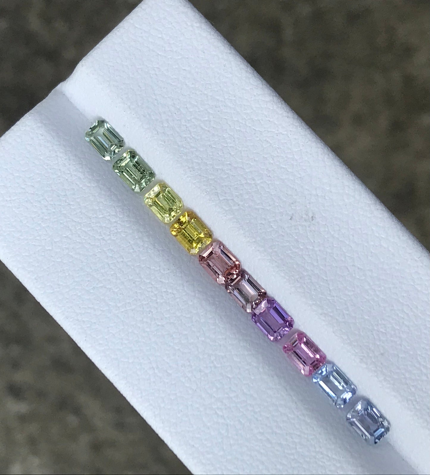 4x3mm unheated rainbow sapphire emerald cut, photo 3