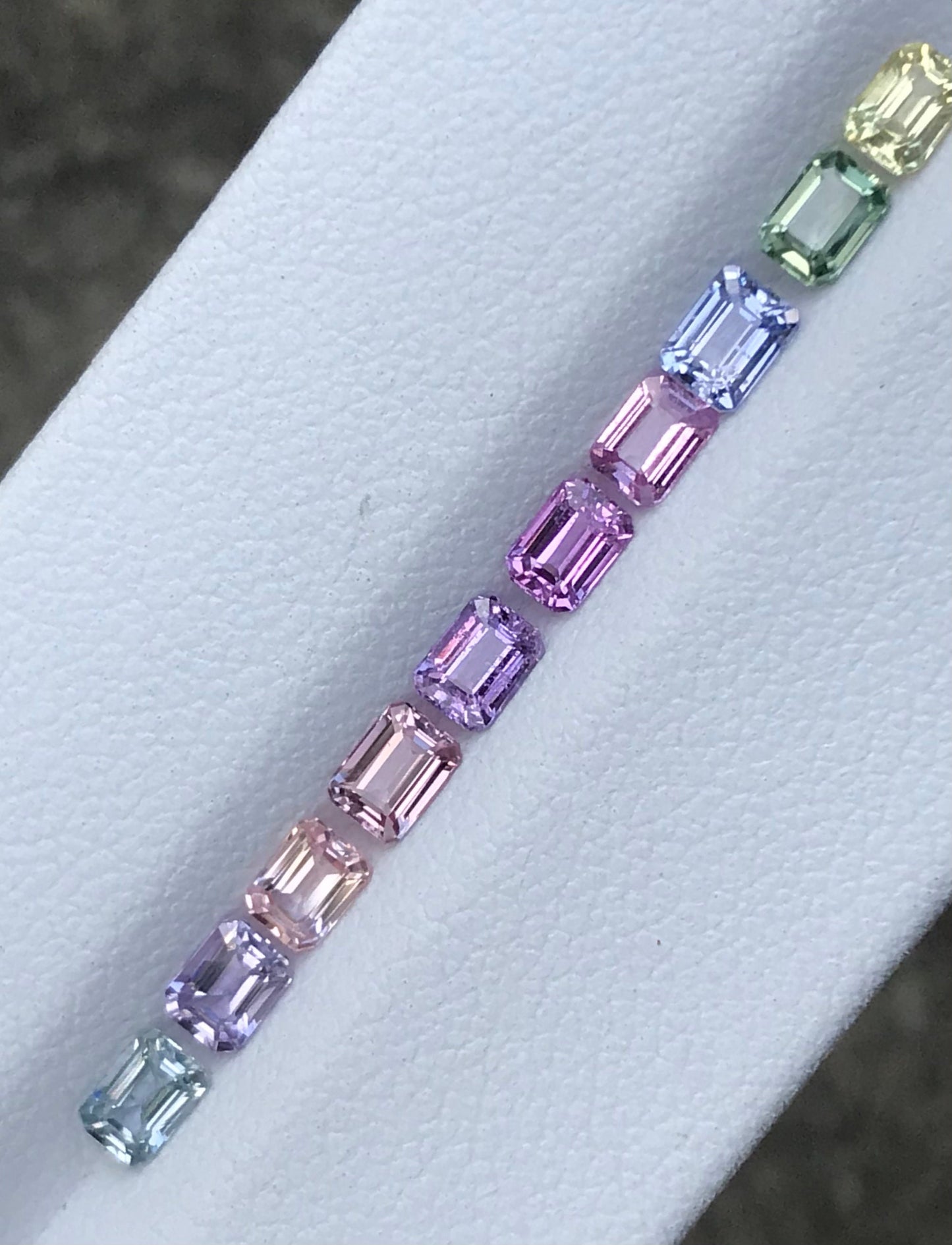 4x3mm unheated rainbow sapphire emerald cut, photo 3