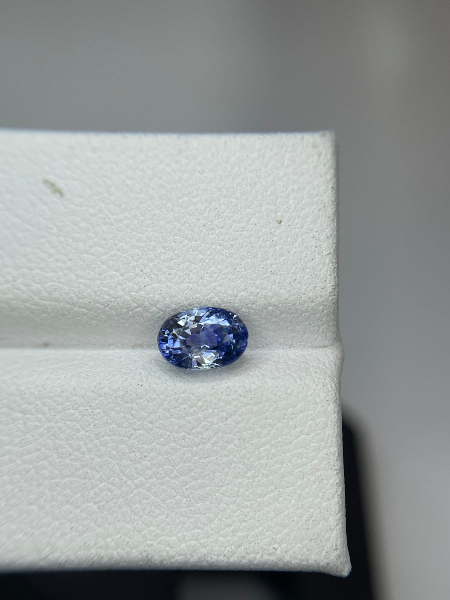1.06 carats •|• Natural Sapphire •|• oval cut •|• from Srilanka mine