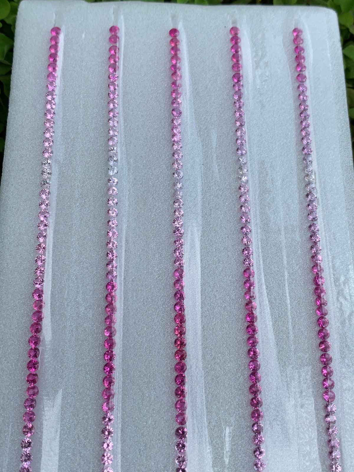 Natural sapphire pink ombre 6.50 carats for tennis bracelet - B2B wholesale