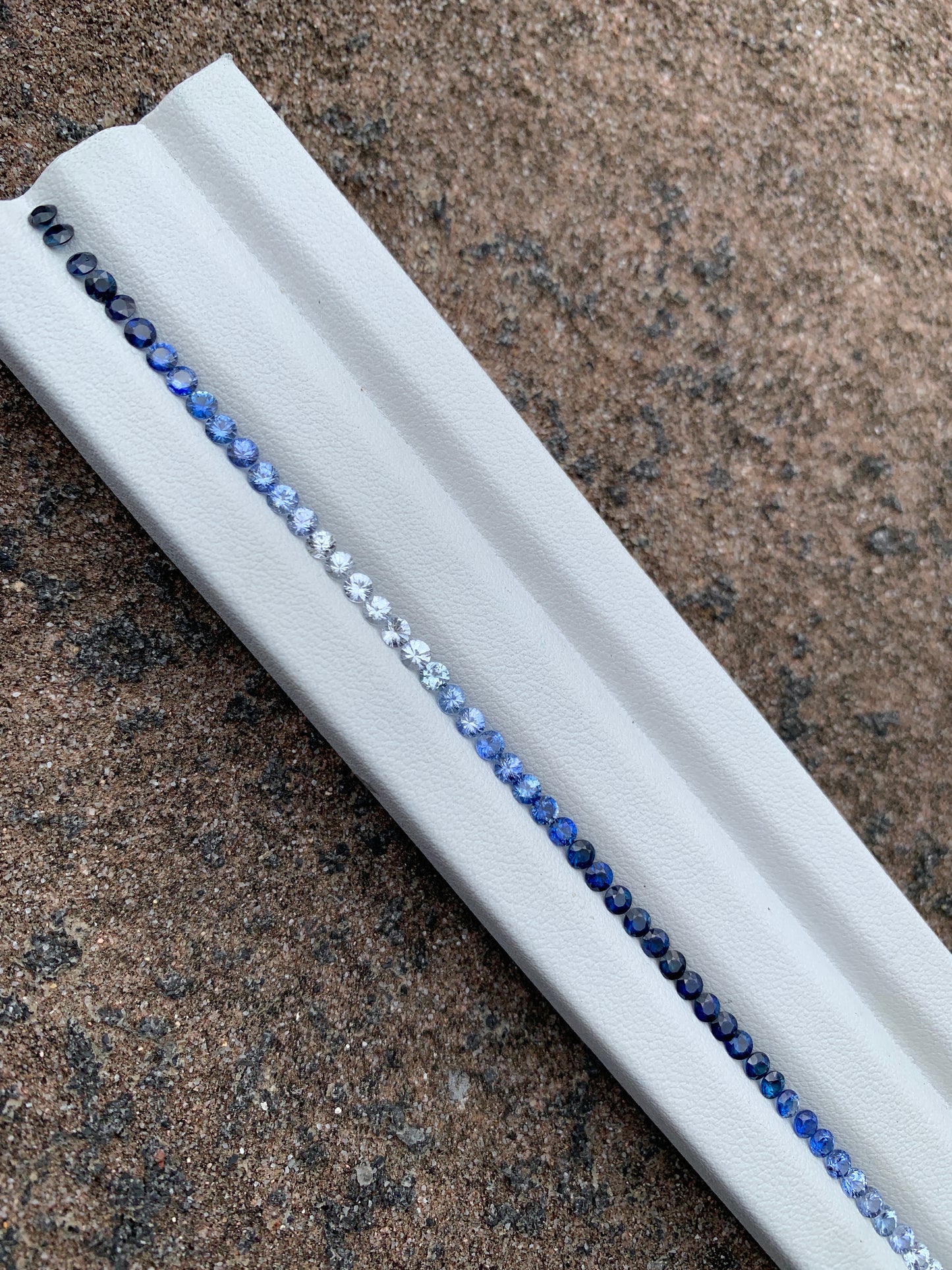Natural blue sapphire round ombre 2.7mm 68 pieces close up gradient