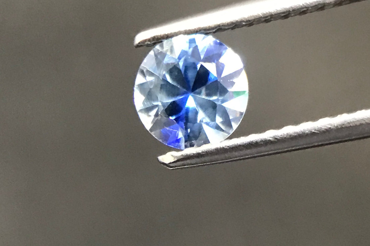 5.5mm Flawless Bi-Color white Blue Color Sapphire Round Brilliant cut for Wedding Ring