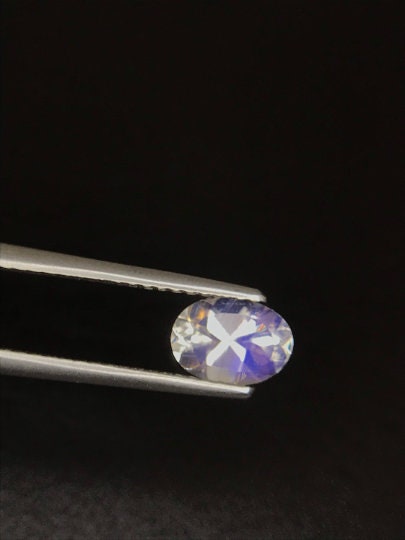 7.1x5.2mm blue rainbow moonstone oval, photo 1