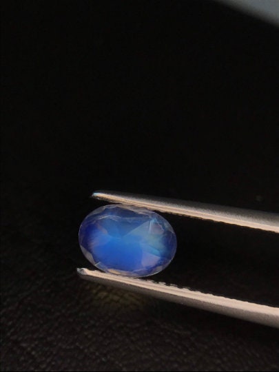7.1x5.2mm rainbow moonstone oval, fire, photo 2