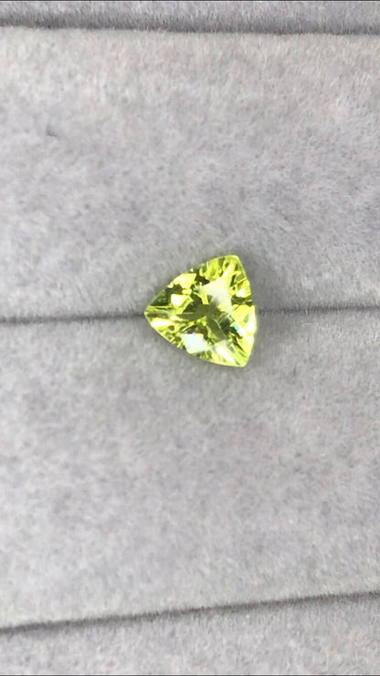 6mm grossular garnet trillion cut loose gem, photo 2