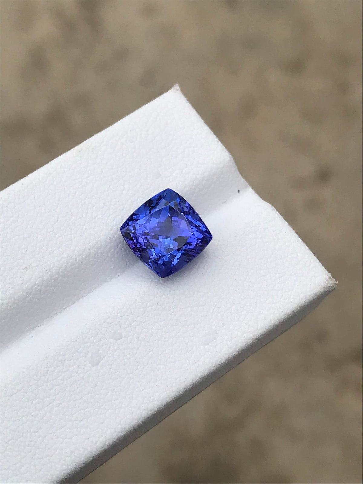 4.90ct natural tanzanite cushion cut gem, photo 1