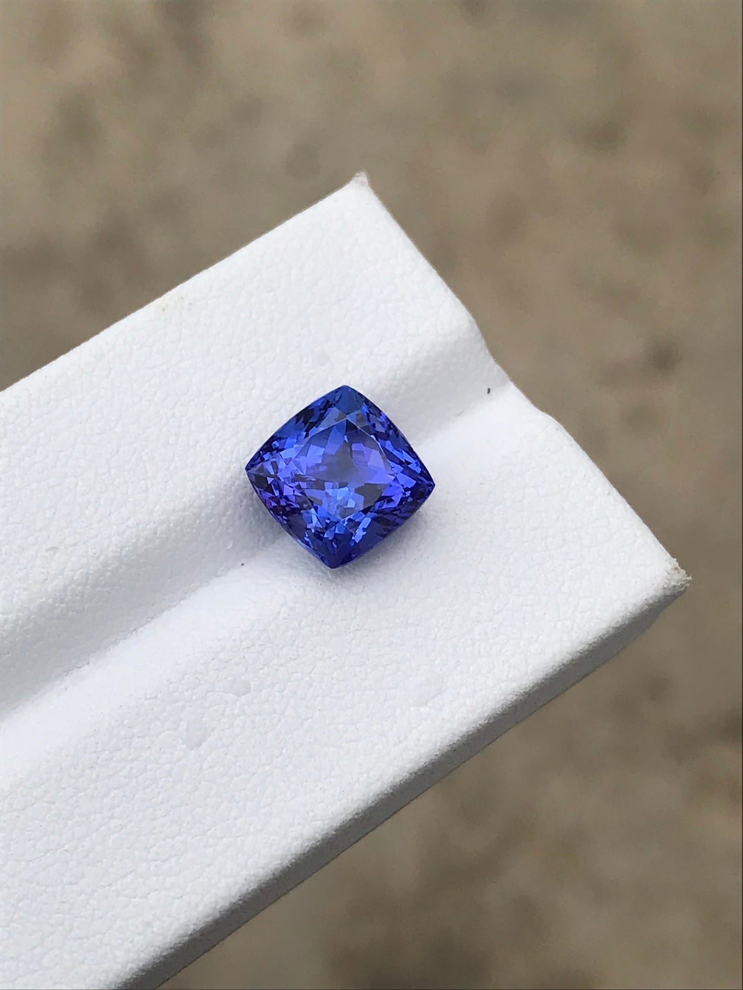4.90ct natural tanzanite cushion cut gem, photo 1