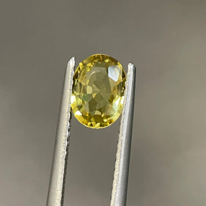 0.88ct natural yellow sapphire oval cut, photo 1