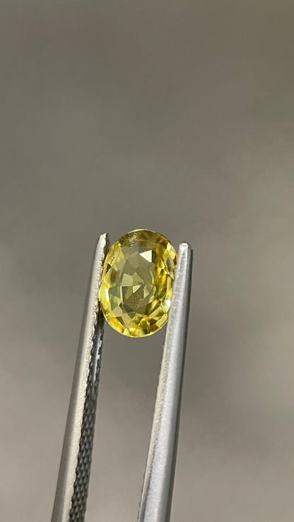 0.88ct natural yellow sapphire oval cut, photo 3