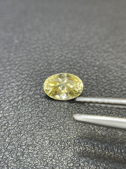 yellow zircon oval cut loose gemstone, photo 1