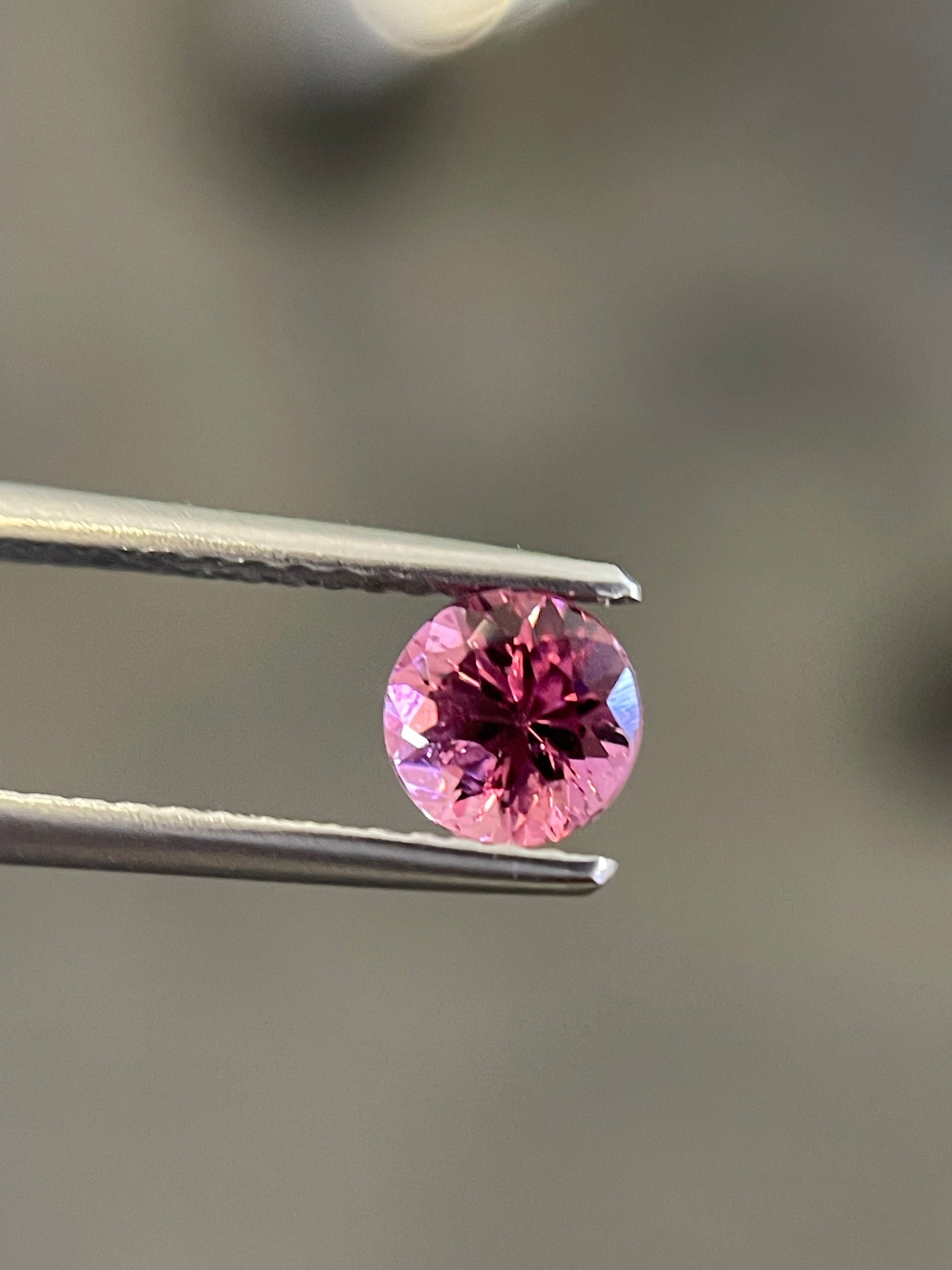 Natural Pink Tourmaline Round Excellent cut shine