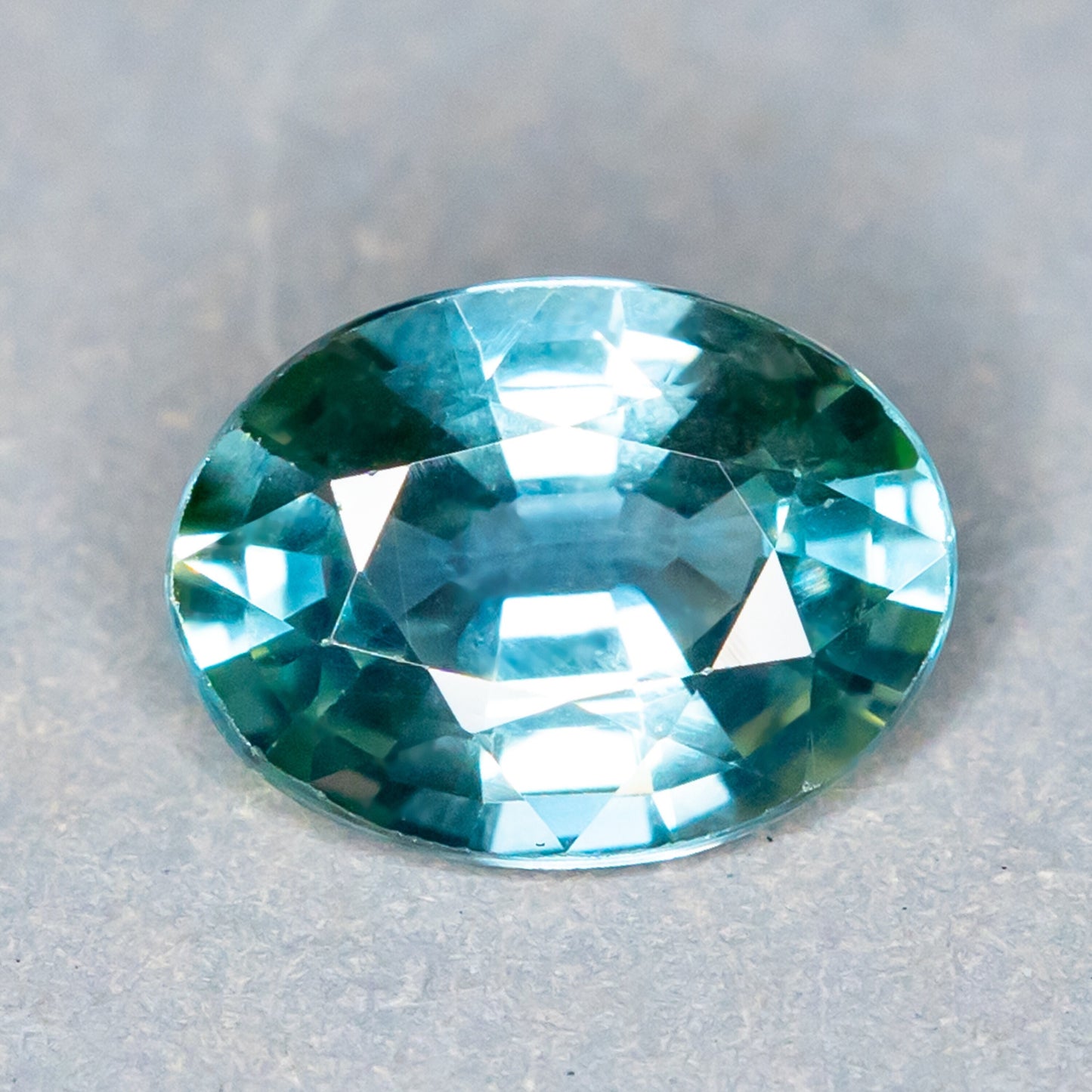 1.50 Carats Natural Bicolor Blue Green Sapphire look montana color #zh02